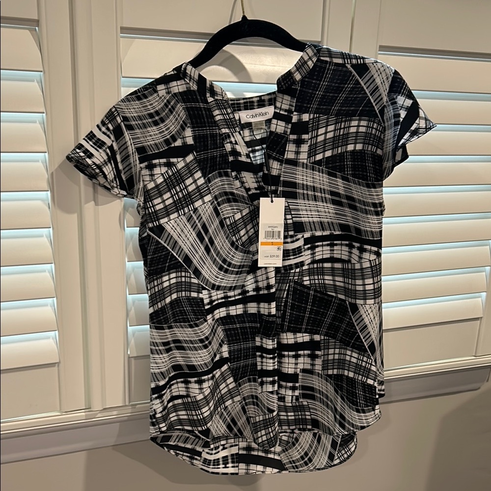 Calvin Klein Black and White Graphic Button Down Blouse